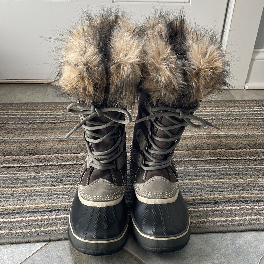 Sorel Boots; barely worn; Joan of Arc